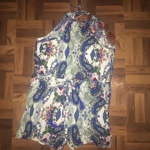 Blue floral romper ! 🦋🌱